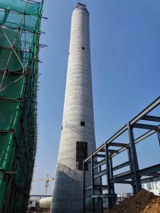 Nuova costruzione del camino in cemento