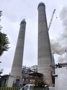 Nuova costruzione del camino in cemento
